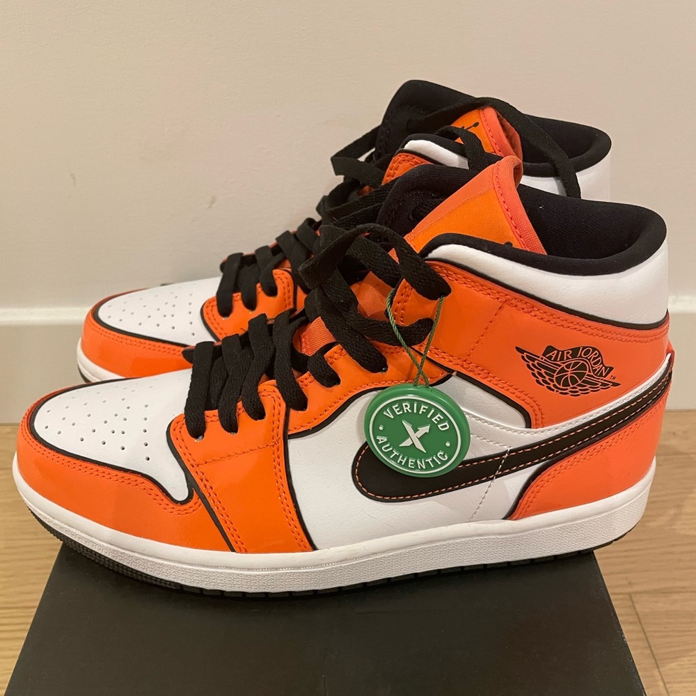 Jordan Retro 1 Mid Sneakers